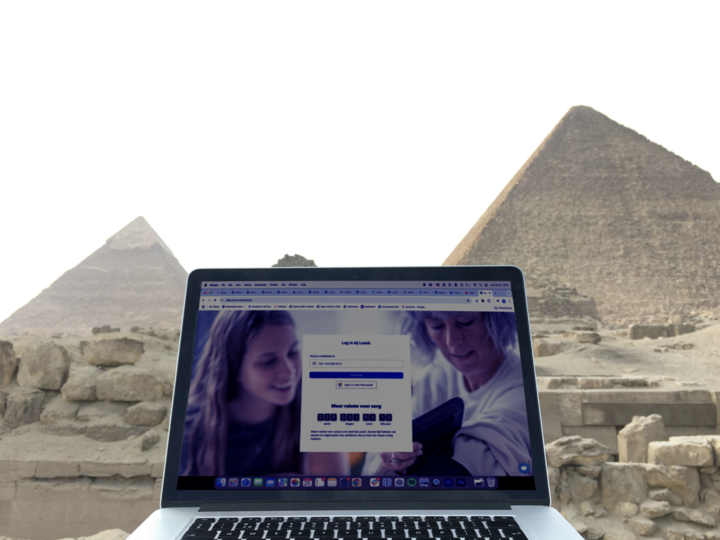 remote working while looking at the pyramids